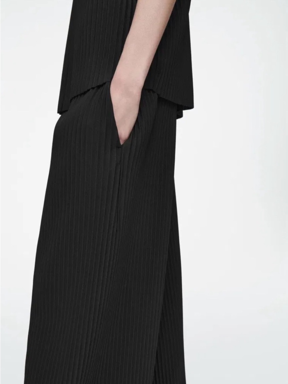 COS Wide-Leg Pleated Black Trousers